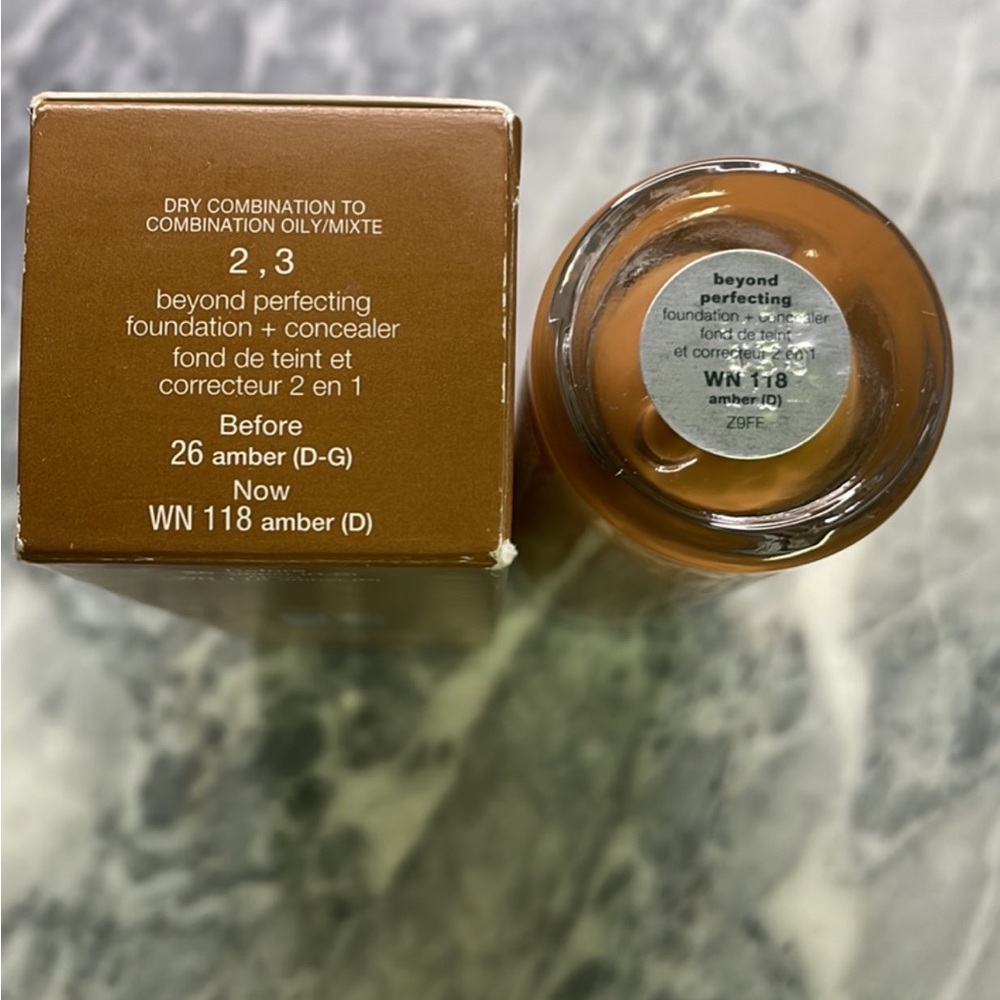 Clinique Beyond Perfecting Foundation Amber - Picture 2 of 3